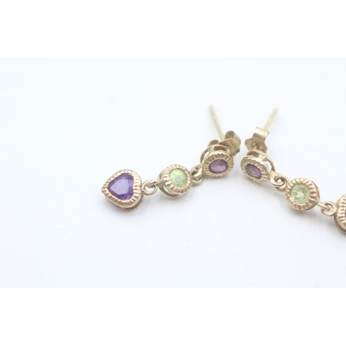 53 - 9ct gold peridot and amethyst drop earrings (1.1g)