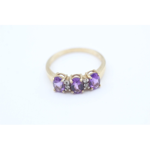 6 - 9ct gold amethyst three stone ring with diamond spacers (2.4g) Size  P