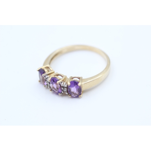 6 - 9ct gold amethyst three stone ring with diamond spacers (2.4g) Size  P