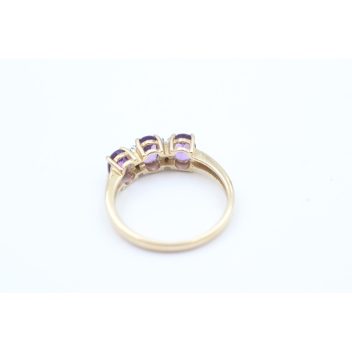 6 - 9ct gold amethyst three stone ring with diamond spacers (2.4g) Size  P