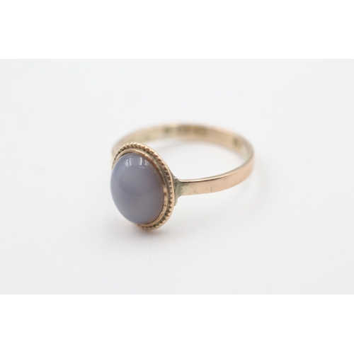 60 - 9ct gold oval blue chalcedony cabochon single stone ring (2.3g) Size  P