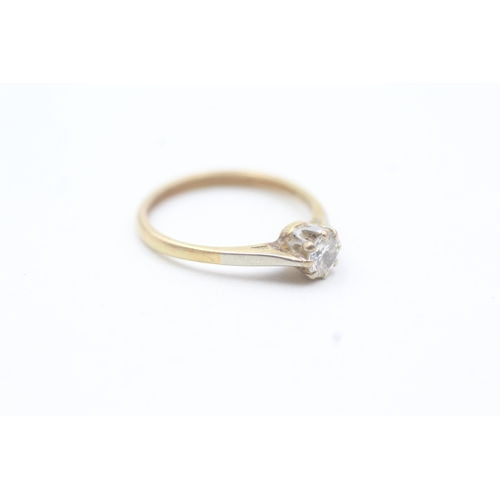 64 - 18ct gold round brilliant diamond single stone ring (2g) Size  L