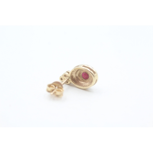 66 - 9ct white and yellow gold diamond and ruby set stud earrings (2g)