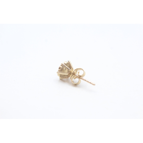 69 - 9ct gold diamond cluster stud earrings (0.8g)