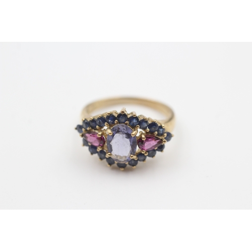 7 - 9ct gold sapphire, garnet & tanzanite dress ring (3.3g) Size  N