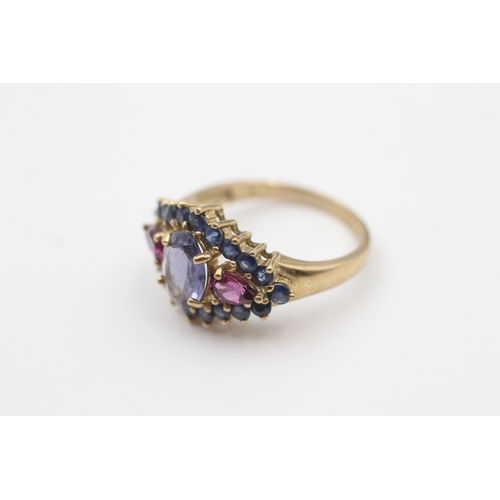 7 - 9ct gold sapphire, garnet & tanzanite dress ring (3.3g) Size  N