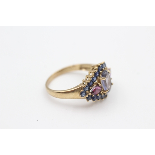 7 - 9ct gold sapphire, garnet & tanzanite dress ring (3.3g) Size  N