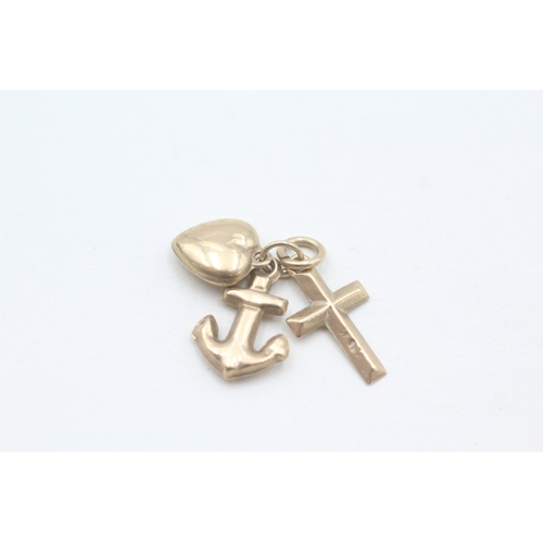 79 - 9ct gold love, faith & charity charm (1g)