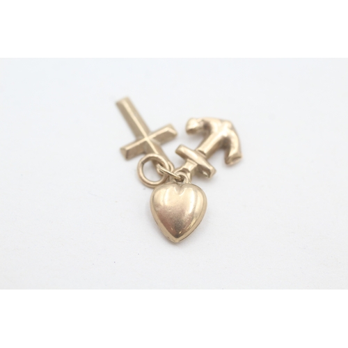 79 - 9ct gold love, faith & charity charm (1g)