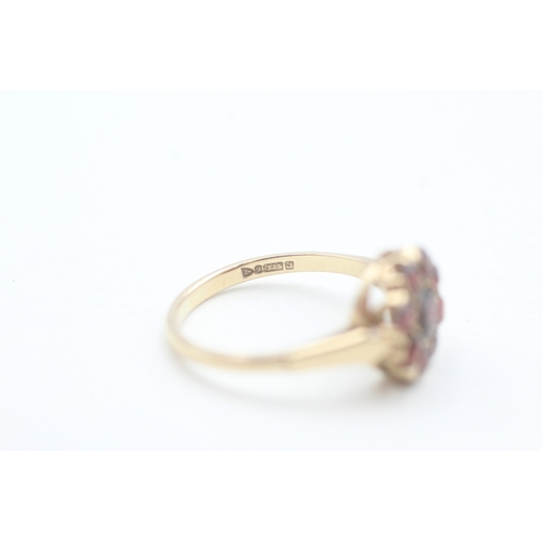 84 - 9ct gold garnet set floral cluster ring (2g) Size  N