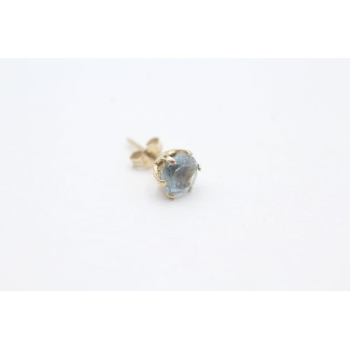 86 - 9ct gold blue topaz set stud earrings (1.1g)