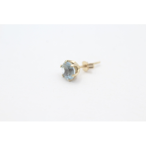 86 - 9ct gold blue topaz set stud earrings (1.1g)