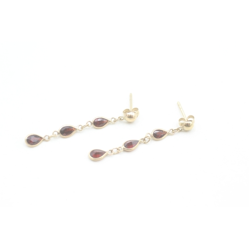 88 - 9ct gold pear cut garnet set drop earrings (0.9g)