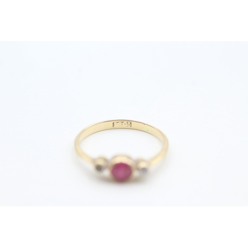 93 - 18ct gold antique old cut diamond, red gemstone and paste set trilogy ring - paste a replacement sto... 