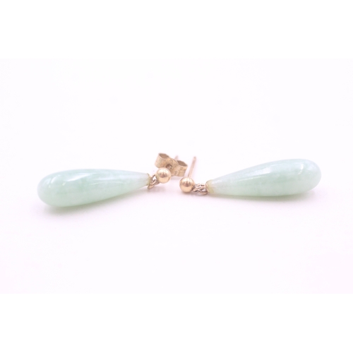 97 - 9ct gold green jade bombe drop earrings (1g)