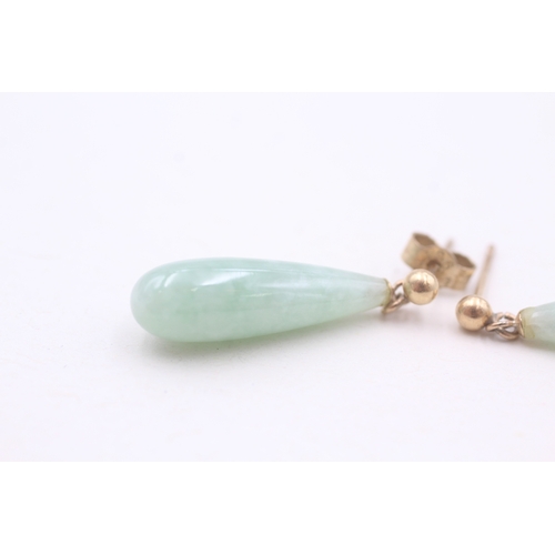 97 - 9ct gold green jade bombe drop earrings (1g)