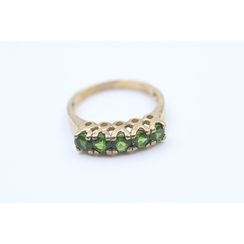 100 - 9ct gold diopside five stone ring (2.9g) Size  N