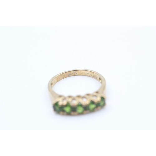 100 - 9ct gold diopside five stone ring (2.9g) Size  N