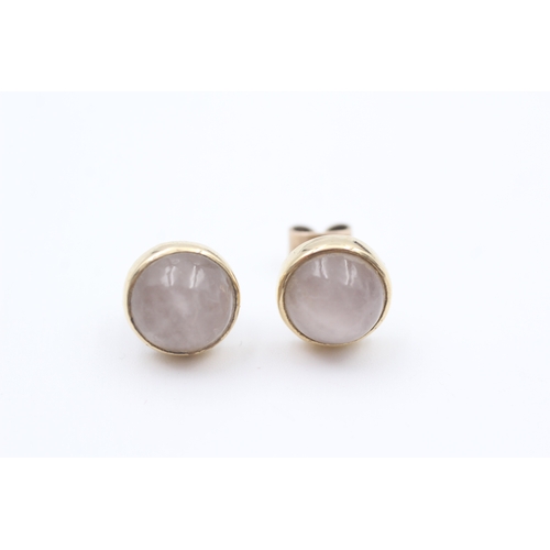 103 - 9ct gold rub over set rose quartz cabochon stud earrings (3g)