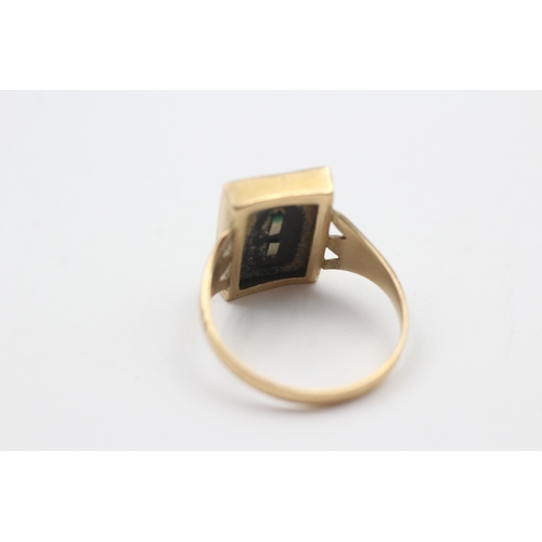 18 - 9ct gold onyx masonic signet ring letter W or M (4.1g) Size  V