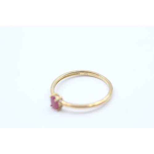 20 - 9ct gold ruby single stone ring (1.3g) Size  Q