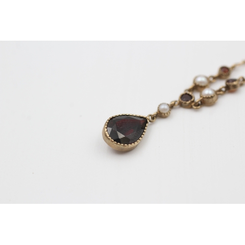 24 - 9ct gold garnet & split pearl pendant necklace (2.9g)