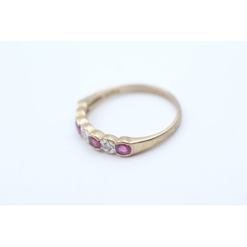 27 - 9ct gold ruby and diamond set seven stone eternity ring (1.7g) Size  O