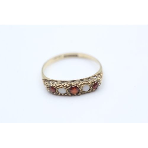 30 - 9ct gold vintage garnet and opal set five stone dress ring (1.4g) Size  N 1/2