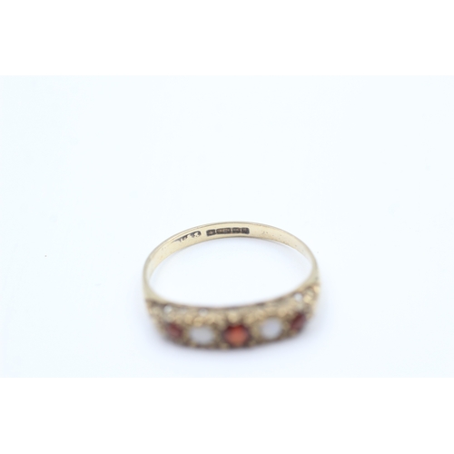 30 - 9ct gold vintage garnet and opal set five stone dress ring (1.4g) Size  N 1/2