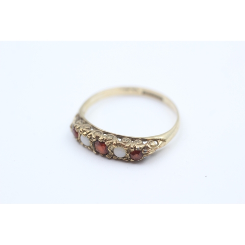 30 - 9ct gold vintage garnet and opal set five stone dress ring (1.4g) Size  N 1/2