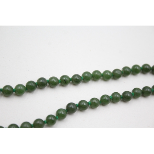 38 - 9ct gold clasp nephrite single strand necklace (23.2g)  L