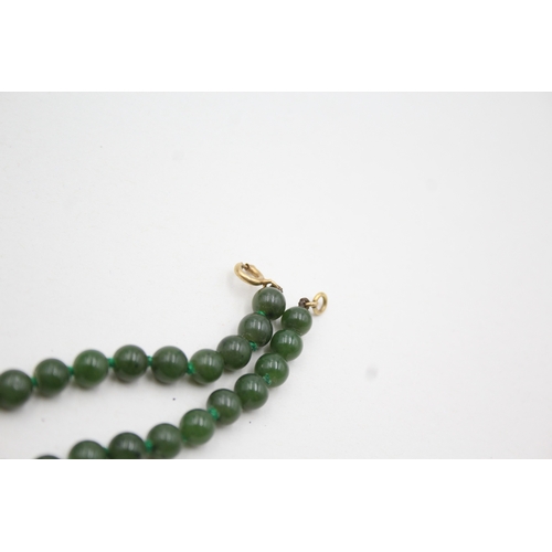 38 - 9ct gold clasp nephrite single strand necklace (23.2g)  L