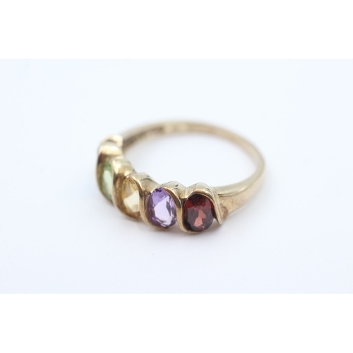 49 - 9ct gold garnet, amethyst, Citrine, peridot and blue topaz set five stone eternity ring (2.6g) Size ... 