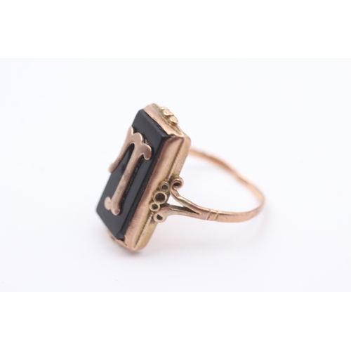 59 - 9ct rose gold antique gothic letter L mounted onyx set panel ring (2.8g) Size  P  - AS SEEN - MISSHA... 