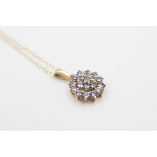 61 - 9ct gold tanzanite set cluster pendant necklace (1.5g)