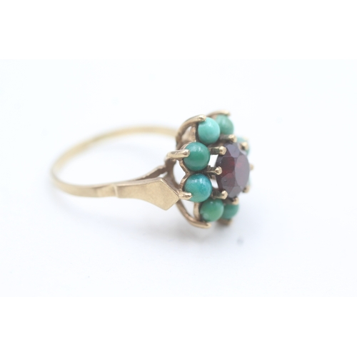 65 - 9ct gold green turquoise & garnet floral cluster cocktail ring (5.1g) Size  U