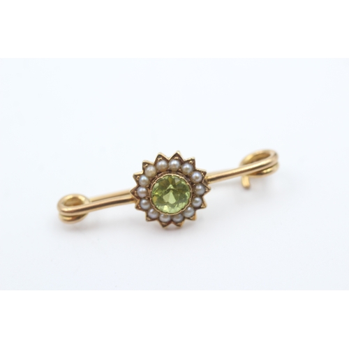 68 - 15ct gold antique peridot and seed pearl set floral cluster bar brooch (2.3g)