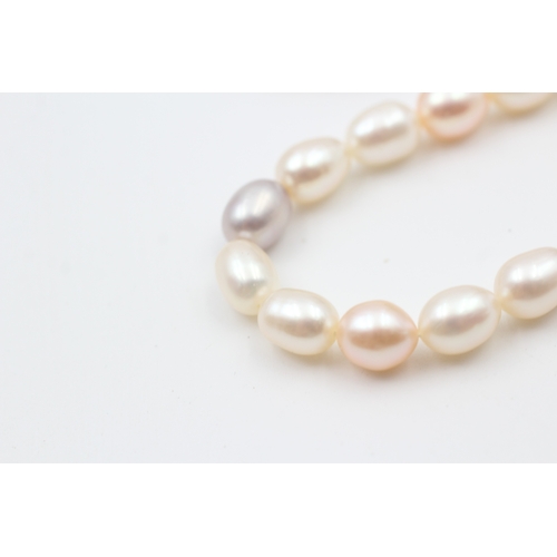 74 - 9ct gold clasp vari-hue cultured pearl single strand necklace (34.8g)