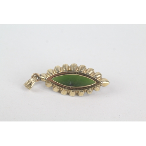 80 - 18ct gold vintage marquise shaped cabochon nephrite set pendant (3g)