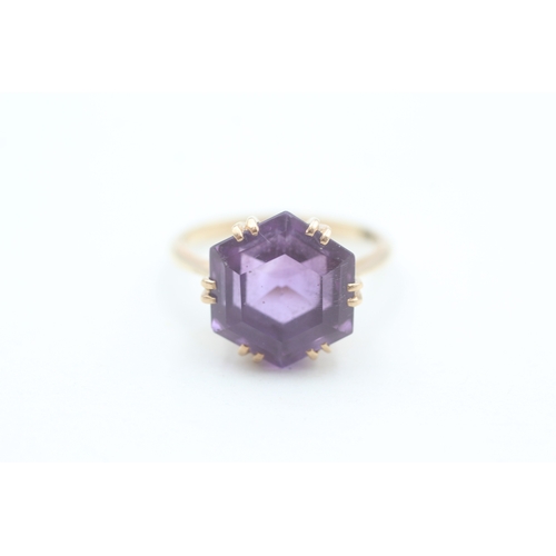 81 - 9ct gold amethyst single stone ring (3.5g) Size  S