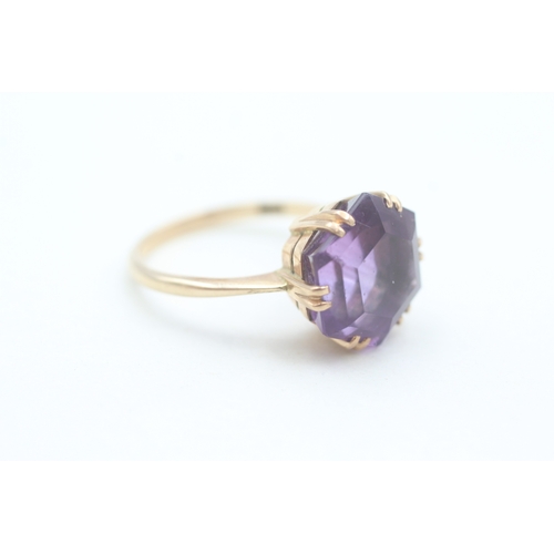 81 - 9ct gold amethyst single stone ring (3.5g) Size  S