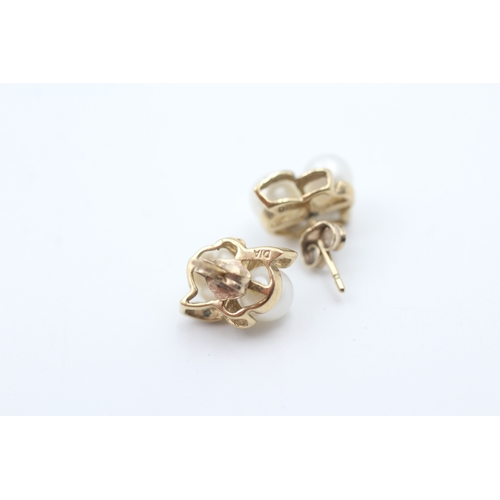 92 - 9ct gold diamond accented cultured pearl cluster stud earrings (2g)