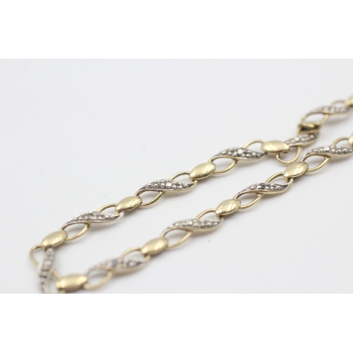 93 - 9ct gold diamond set figure of eight station bracelet (2.8g)