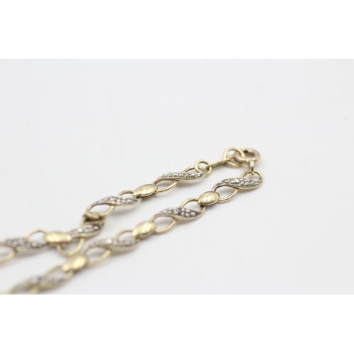 93 - 9ct gold diamond set figure of eight station bracelet (2.8g)