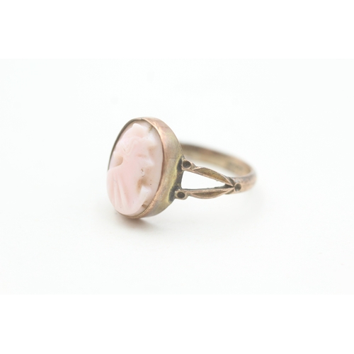 98 - 9ct rose gold antique conch shell carved cameo ring (2g) Size  O