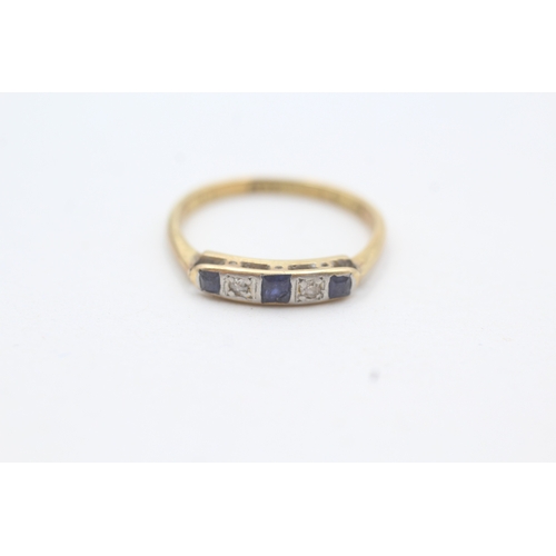 99 - 18ct gold diamond & sapphire five stone ring (1.8g) Size  K