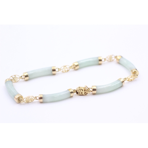 10 - 14ct gold green jade panel bracelet (1.8g)