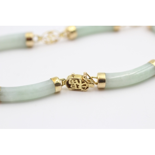 10 - 14ct gold green jade panel bracelet (1.8g)