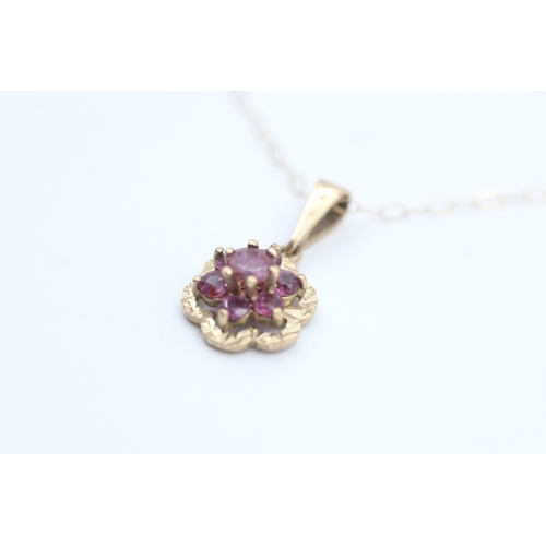 123 - 9ct gold ruby set cluster pendant necklace (1.8g)