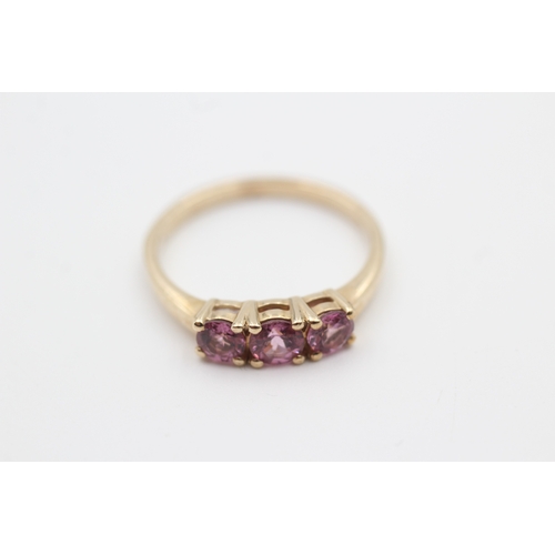 130 - 9ct gold pink garnet three stone ring (2.5g) Size  P 1/2